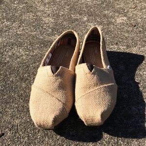 Toms burlap